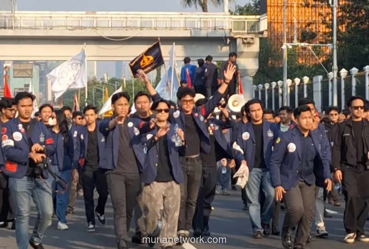 Mahasiswa Trisakti Gelar Aksi di Depan DPR, Bawa Tiga Tuntutan Rakyat