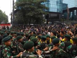TNI Kerahkan Personel Kawal Aksi Mahasiswa di Tosari Atas Permintaan Polisi