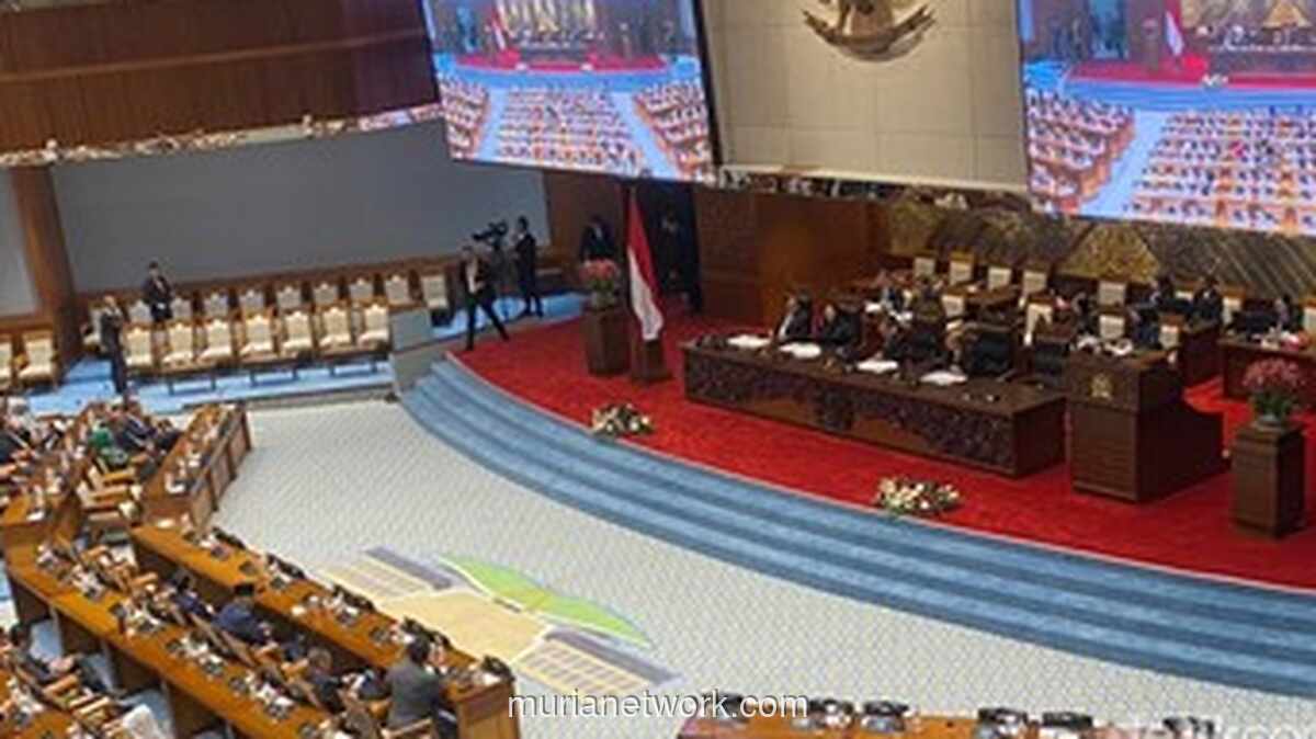 DPR Sahkan Revisi UU Polri, Atur Ulang Batas Usia Pensiun Perwira Tinggi