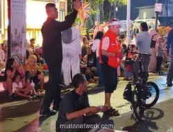 Berjualan Tikar di Bundaran HI, Didin Raup Cuan di HUT Jakarta ke-499