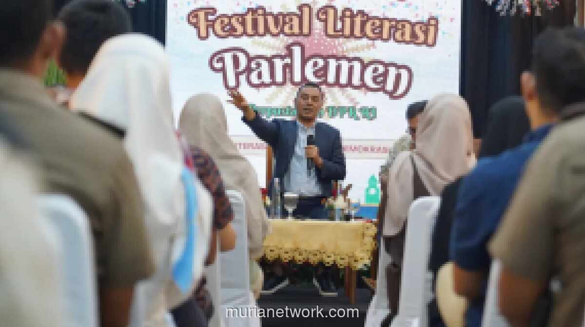 Willy Aditya Ajak OB, Pamdal, dan Sopir Anggota DPR Tingkatkan Literasi Lewat Pojok Baca