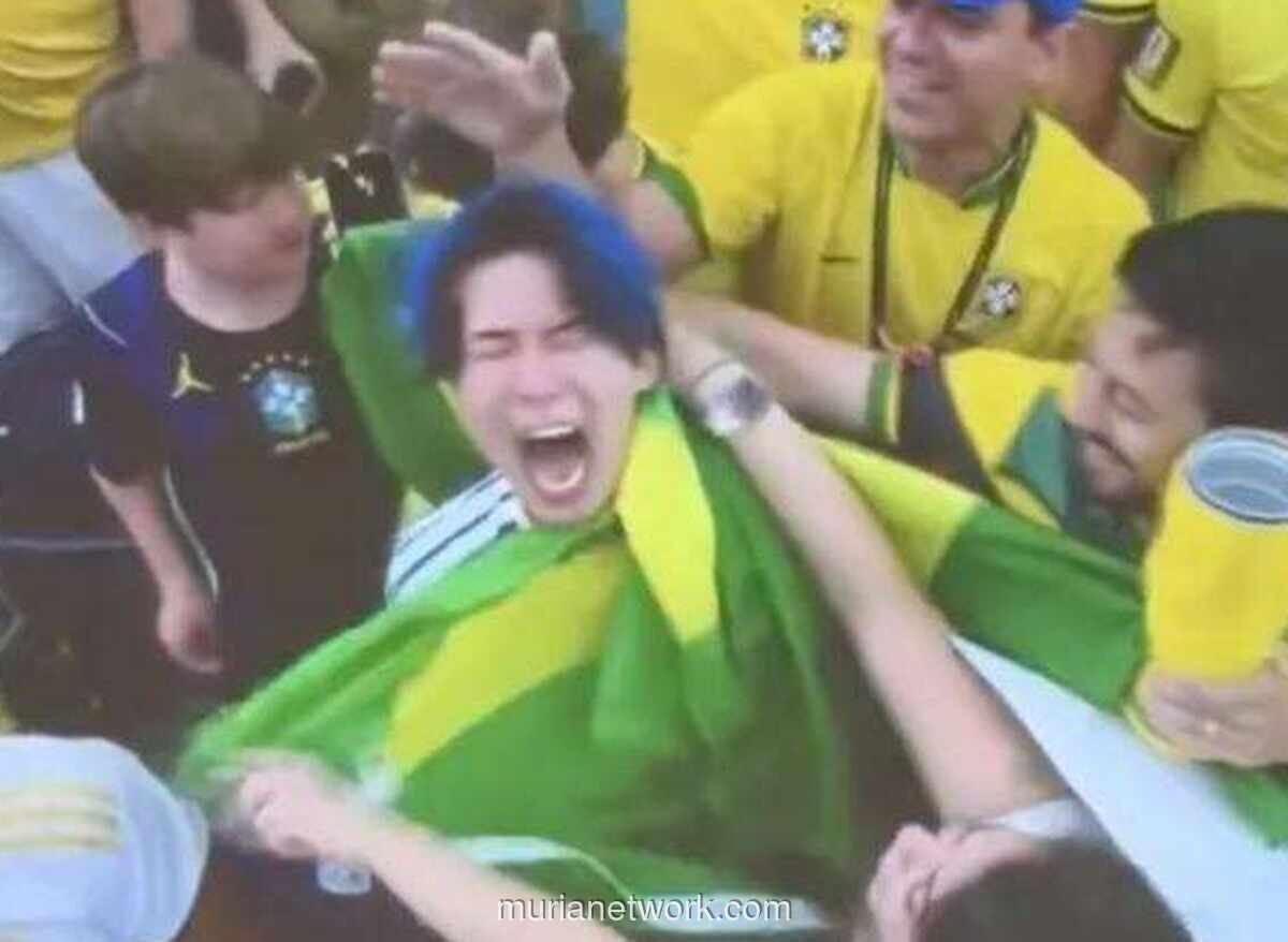 Viral, Suporter Jepang Ngamuk Usai Kalah dari Brasil, Malah Diselimuti Bendera Tim Samba