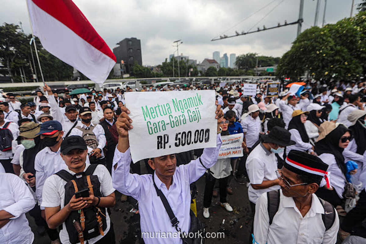 Gaji Honorer Rp414 Ribu Usai 40 Tahun Mengabdi, P2G Kritik Anggaran Pendidikan Terserap Program MBG