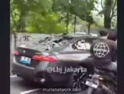 Mobil Listrik BMW Tabrak Lari di Jakbar, Diamuk Massa Usai Tak Hentikan Kendaraan