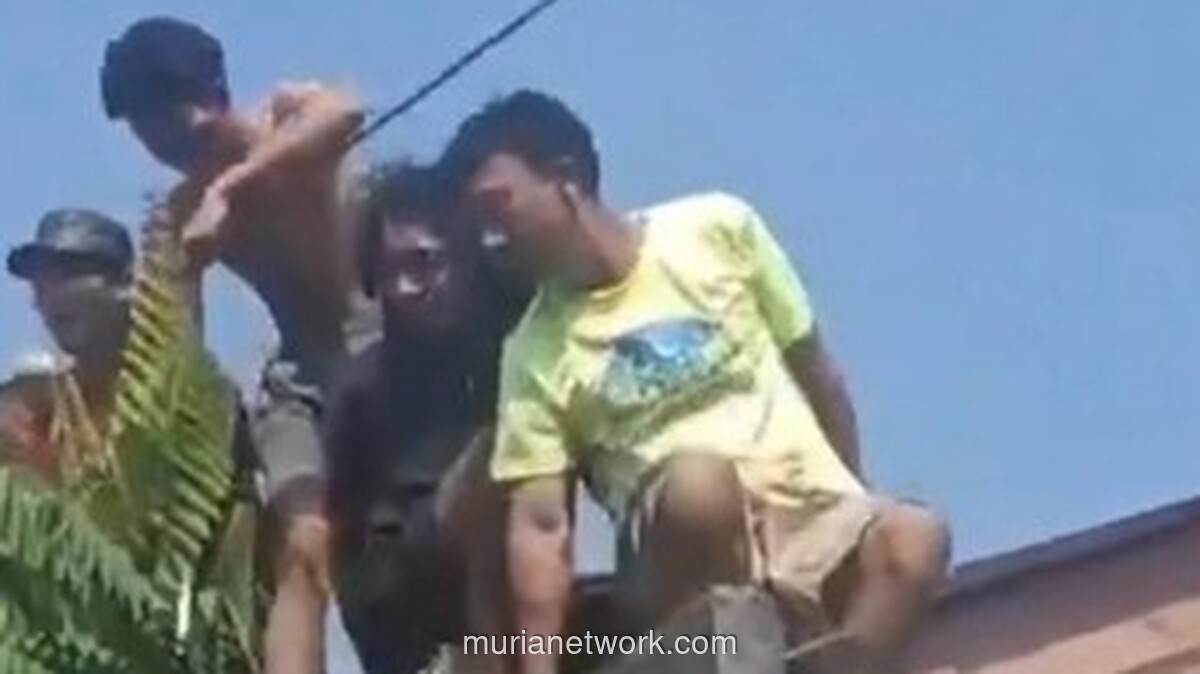 Pria Paruh Baya Diduga Perkosa Anak di Bawah Umur Dikejar Warga hingga Naik ke Atap Genteng di Cakung