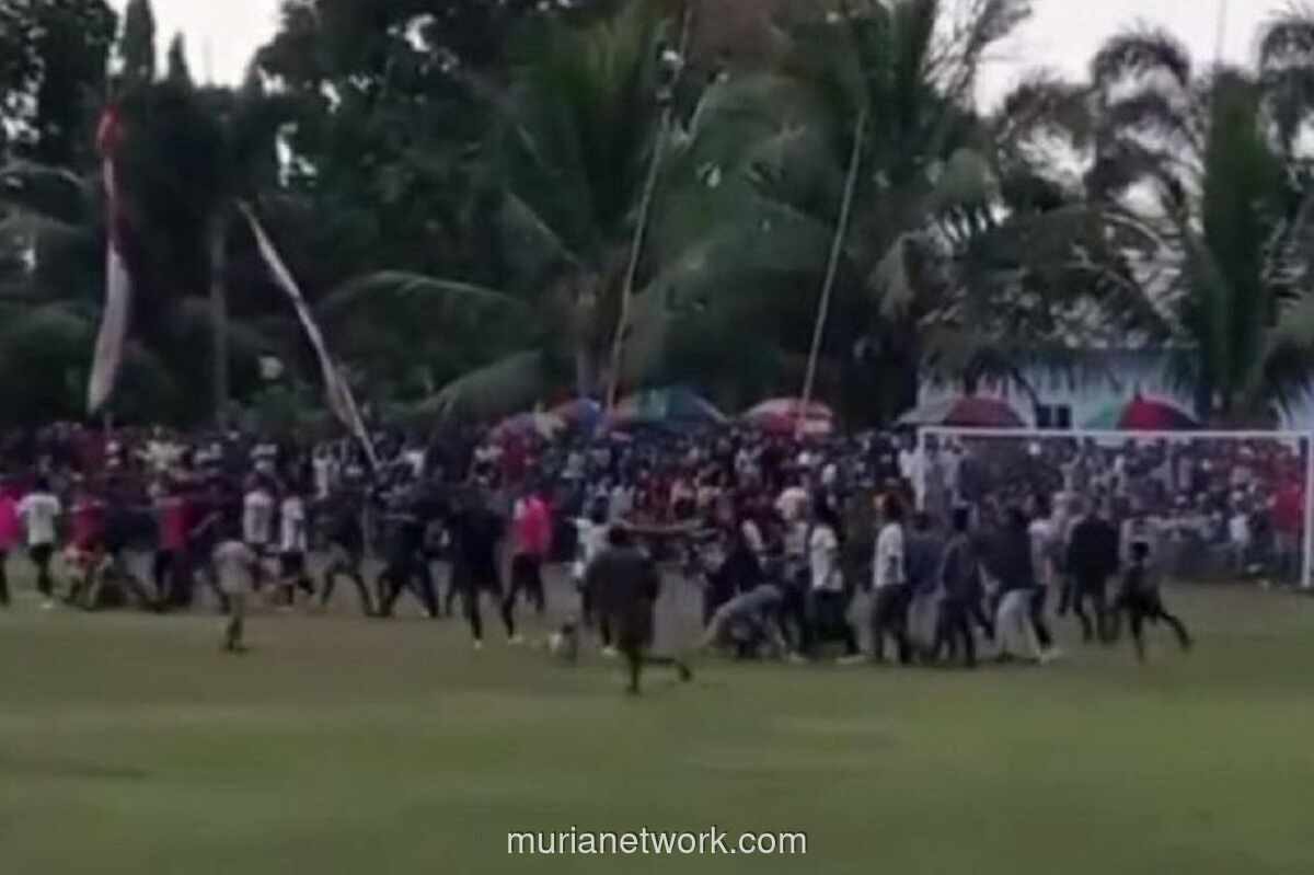 Kericuhan Warnai Laga Tarkam di Jember, Wasit Dikeroyok Suporter Usai Anulir Gol