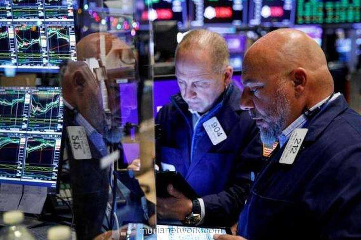 Wall Street Beragam: Dow Menguat, S&P 500 dan Nasdaq Tertekan Koreksi Saham Teknologi
