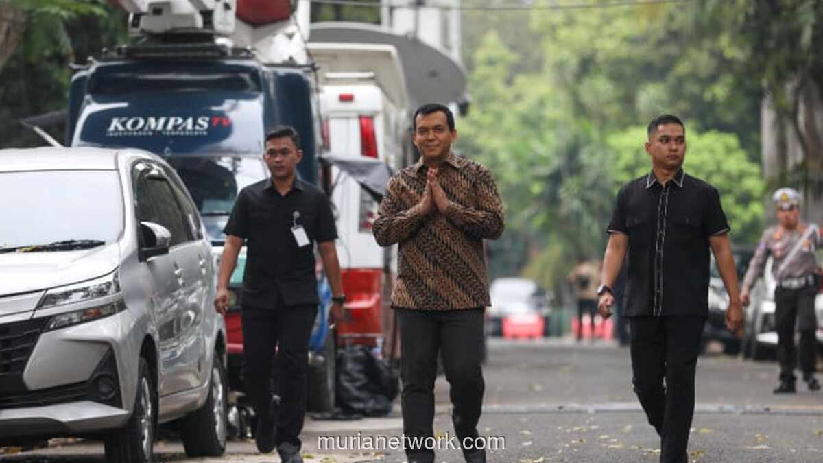 Wakil Menteri Imigrasi Silmy Karim Menyerahkan Diri ke KPK Usai OTT Izin Tinggal TKA