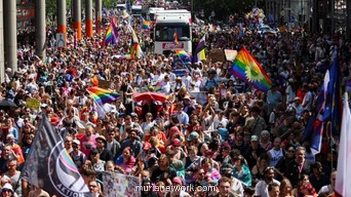 Mobil Tabrak Kerumunan Parade Christopher Street Day di Berlin, Satu Tewas