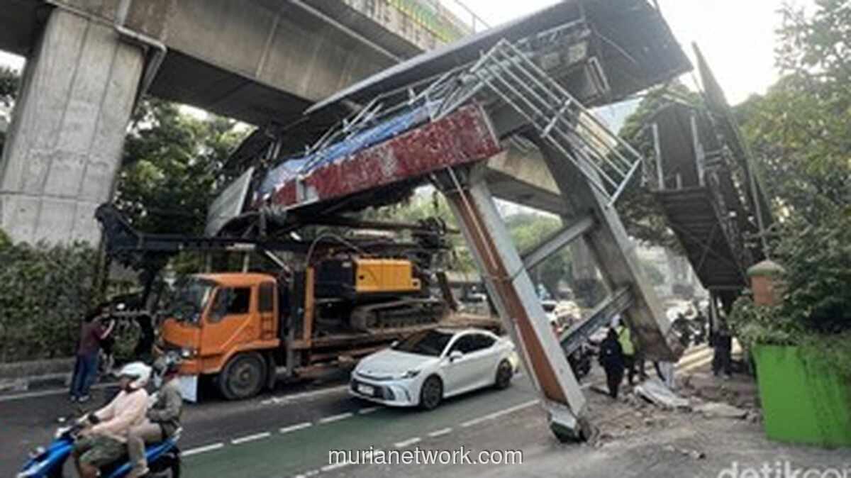 Sopir Truk Crane Akui Sibuk Lihat Maps hingga Tabrak JPO Tendean