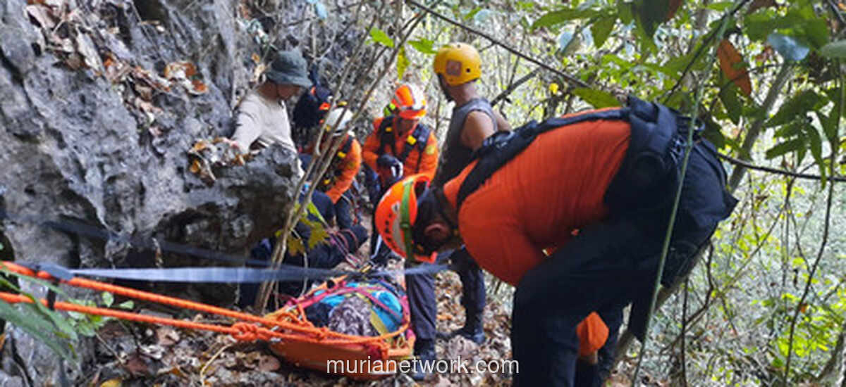 Basarnas Evakuasi Enam Mahasiswa Unhas yang Kelelahan di Gunung Goa Kalibbong Alloa