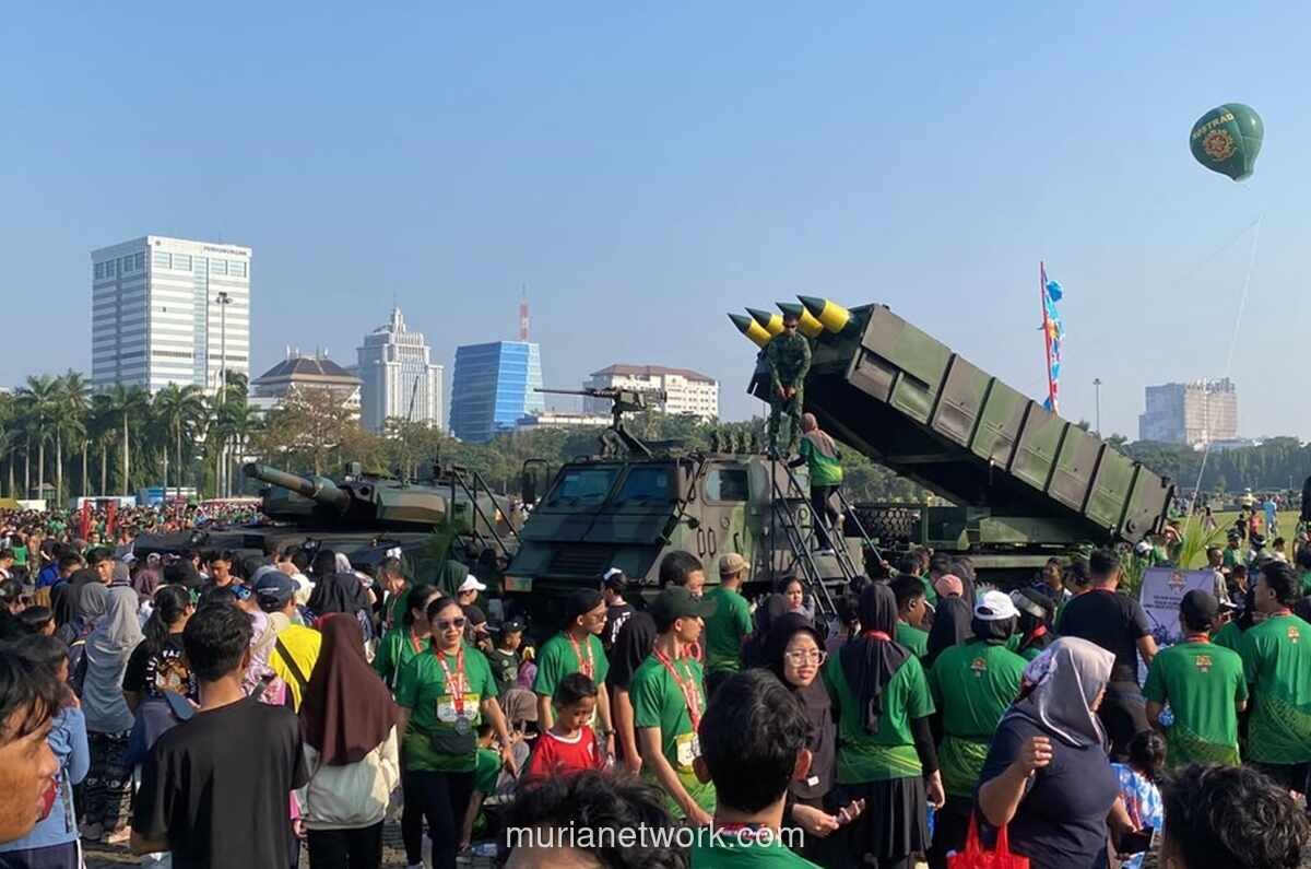 Peringatan HUT ke-65 Kostrad di Monas Diserbu Warga, Tank Leopard hingga Astros Jadi Primadona