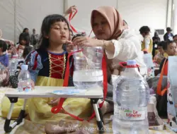 Anak Belajar Daur Ulang Lewat Kreasi Pot dari Galon Bekas