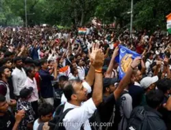 Satire Pejabat India Melahirkan Partai Kecoak yang Kini Turun ke Jalan