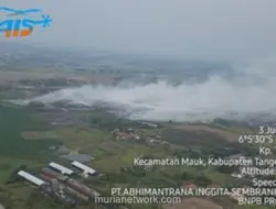 Angin Kencang Hambat Pemadaman Kebakaran TPA Jatiwaringin di Hari Keempat
