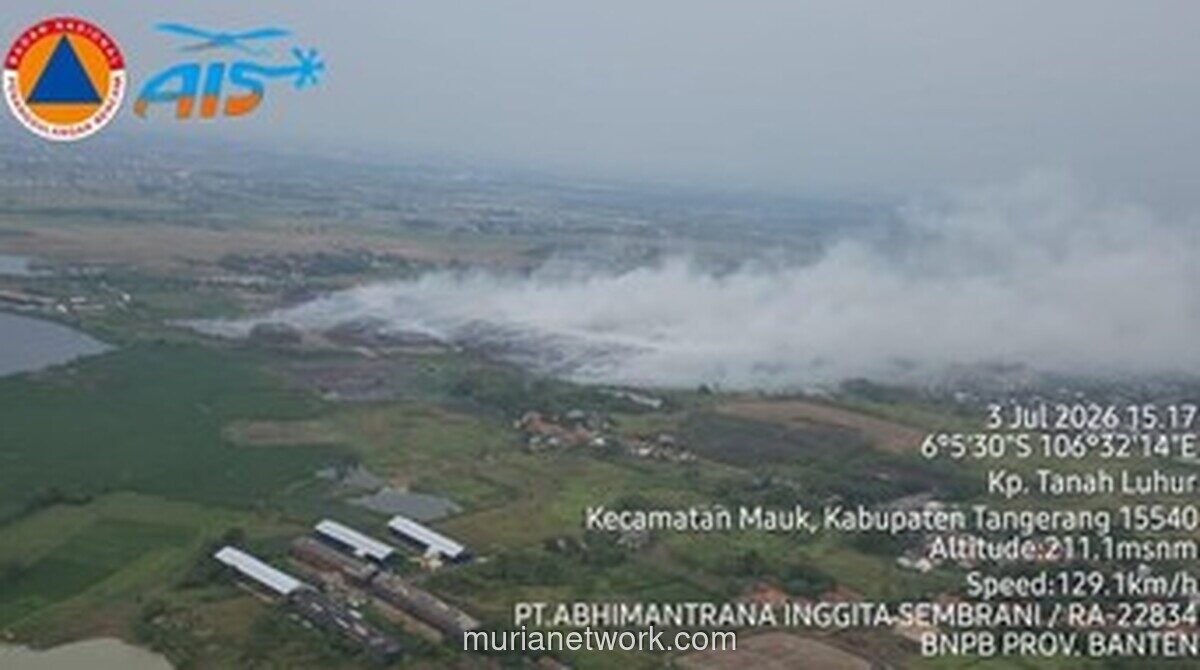 Angin Kencang Hambat Pemadaman Kebakaran TPA Jatiwaringin di Hari Keempat