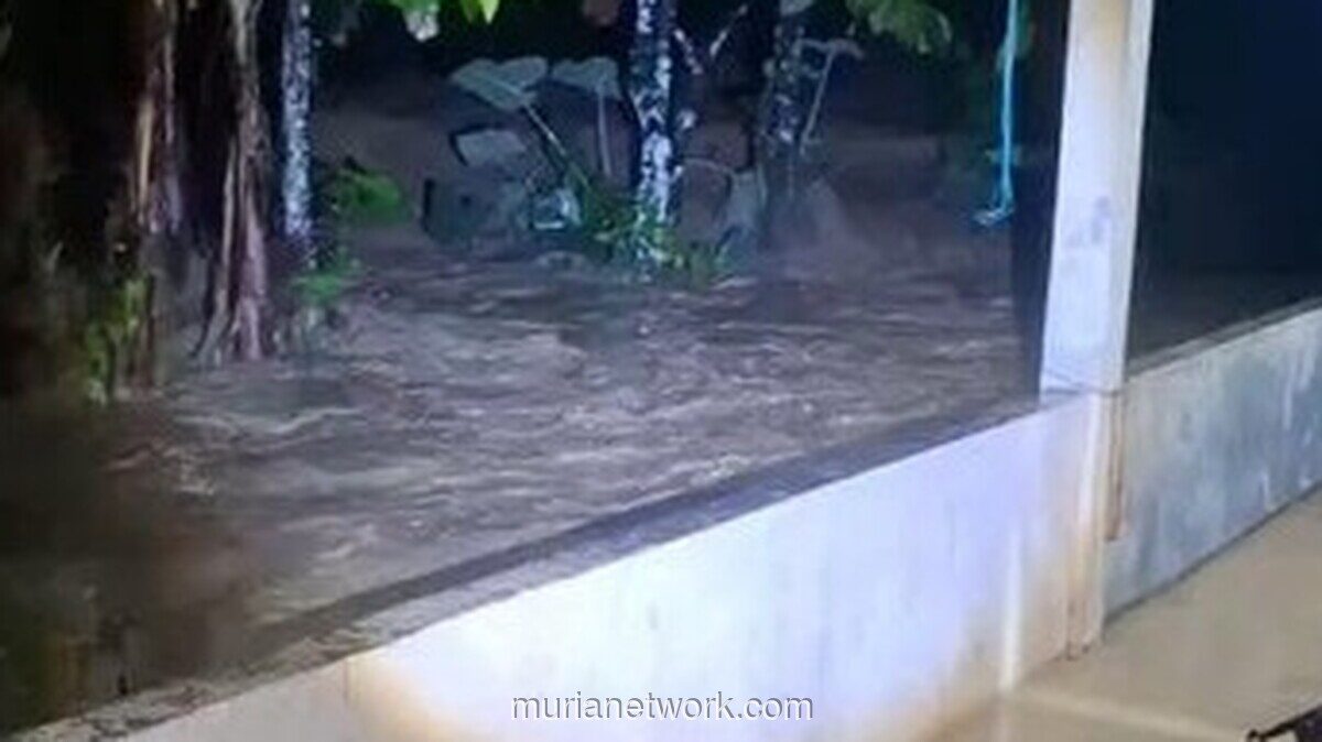Anomali Musim Kemarau: Banjir Bandang Terjang Agam, Warga Mengungsi