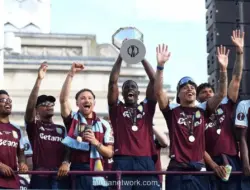 Aston Villa Bawa Trofi Europa League ke Jakarta, Siap Hadapi Indonesia All Stars