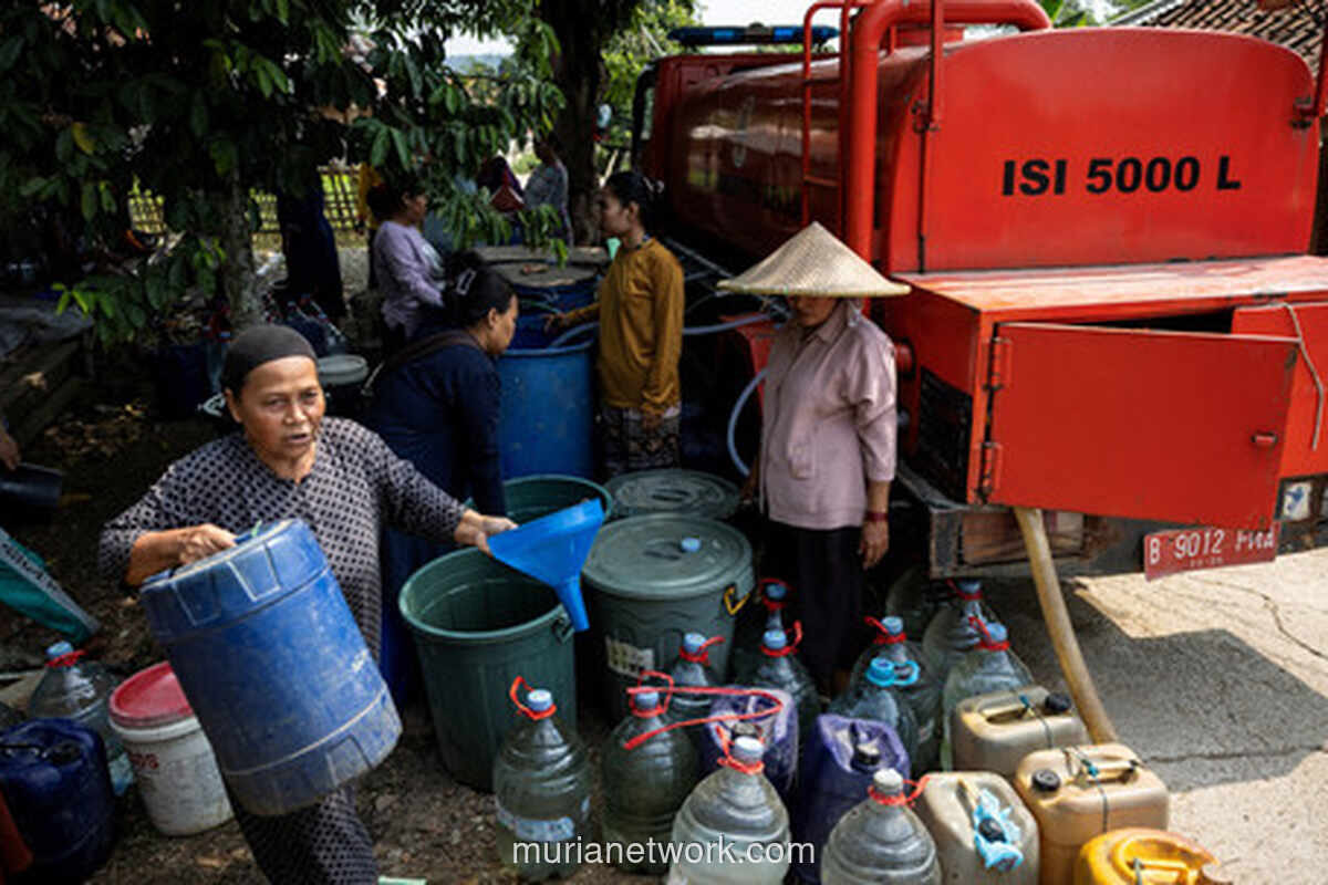BPBD Jabar Salurkan 4,2 Juta Liter Air Bersih Atasi Kekeringan Akibat El Nino
