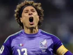 Badai Petir Tunda Laga Meksiko vs Ekuador di Babak 32 Besar Piala Dunia