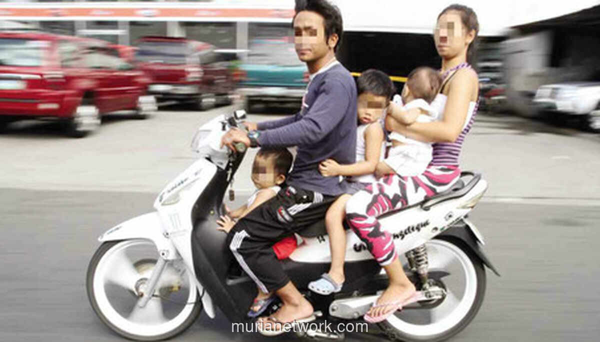 Tiga Posisi Membonceng Anak di Motor dan Risikonya