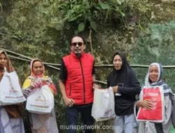 Relawan Bahtra Bagikan Sembako untuk Warga Kurang Mampu di Kendari
