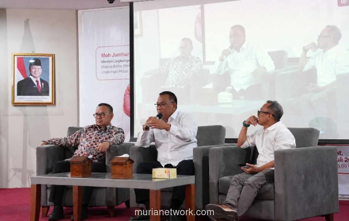 Menteri LH Jumhur Hidayat Dorong Moratorium Penebangan Hutan Demi Lingkungan