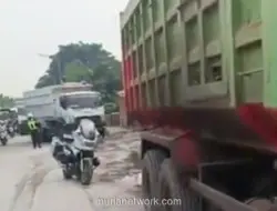 Polisi dan Dishub DKI Tertibkan Truk Parkir Sembarangan di Cakung-Cilincing