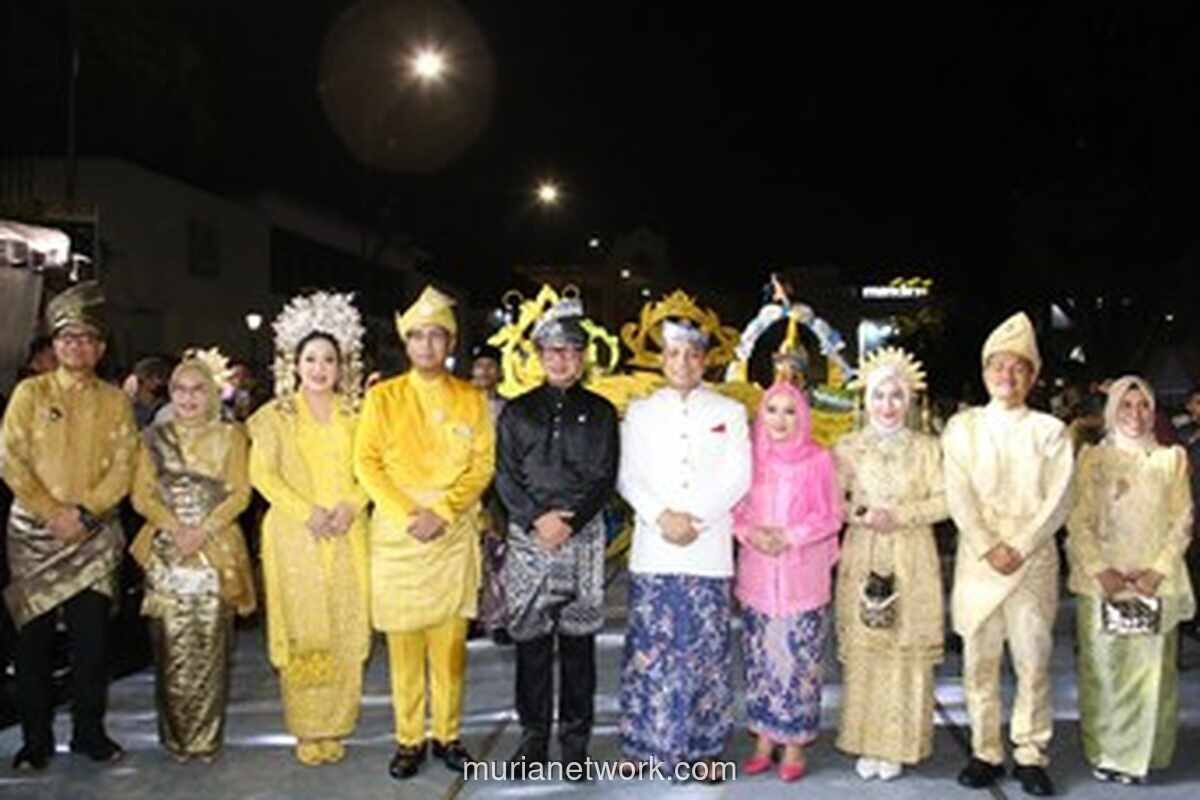 Hujan Tak Surutkan Semangat 55 Kota di Karnaval Budaya Nusantara