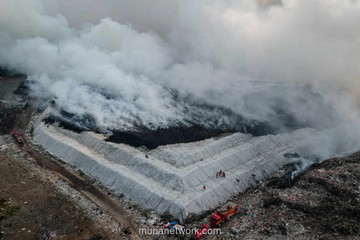 Kebakaran TPA Jatiwaringin Belum Padam, BNPB Kerahkan Helikopter Water Bombing