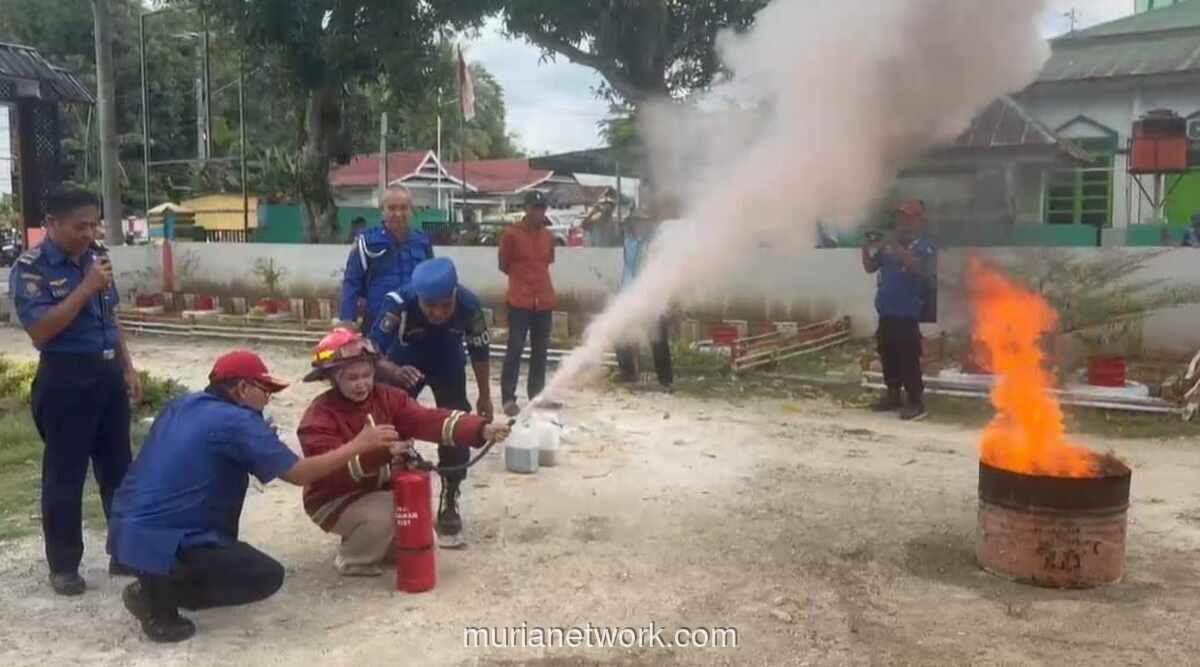 Bone Kukuhkan 100 Relawan Pemadam Kebakaran di Kecamatan Barebbo