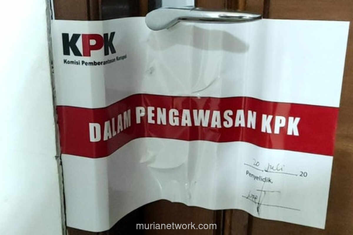KPK Segel Ruang Kerja Bupati Lombok Barat dan Sejumlah Pejabat Usai OTT