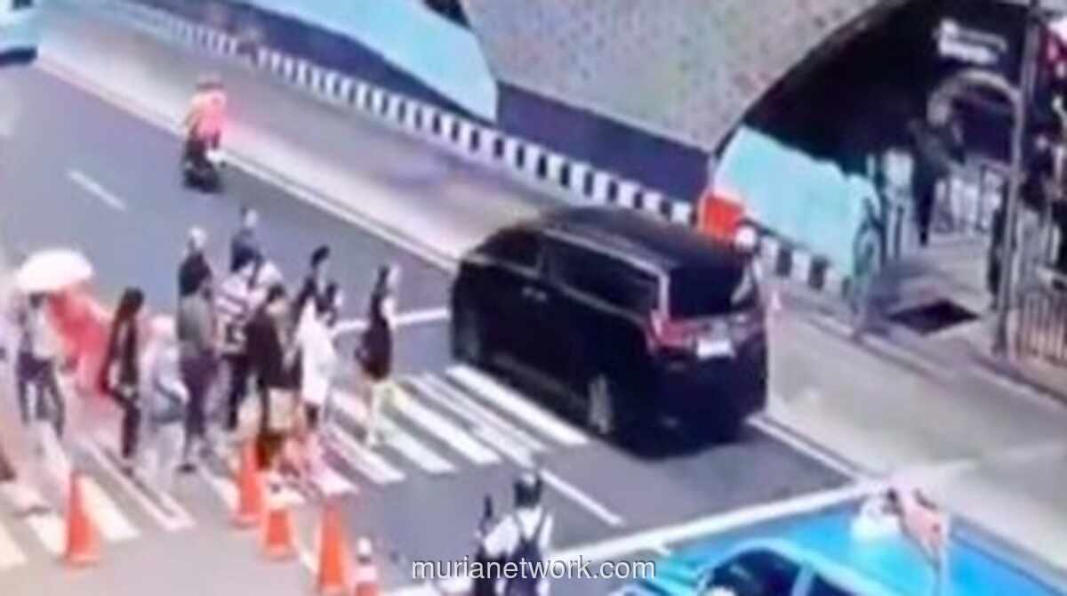 Mobil Alphard Terobos Lampu Merah di Bundaran HI, Sopir Cekcok dengan Sekuriti