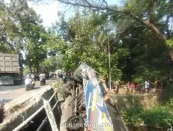 Bus Sugeng Rahayu Terbalik dan Masuk Sungai di Nganjuk, Belasan Penumpang Dievakuasi