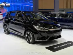 BYD M6 Standard Meluncur di GIIAS 2026, Kini Rakitan Lokal dengan Harga Rp395 Juta