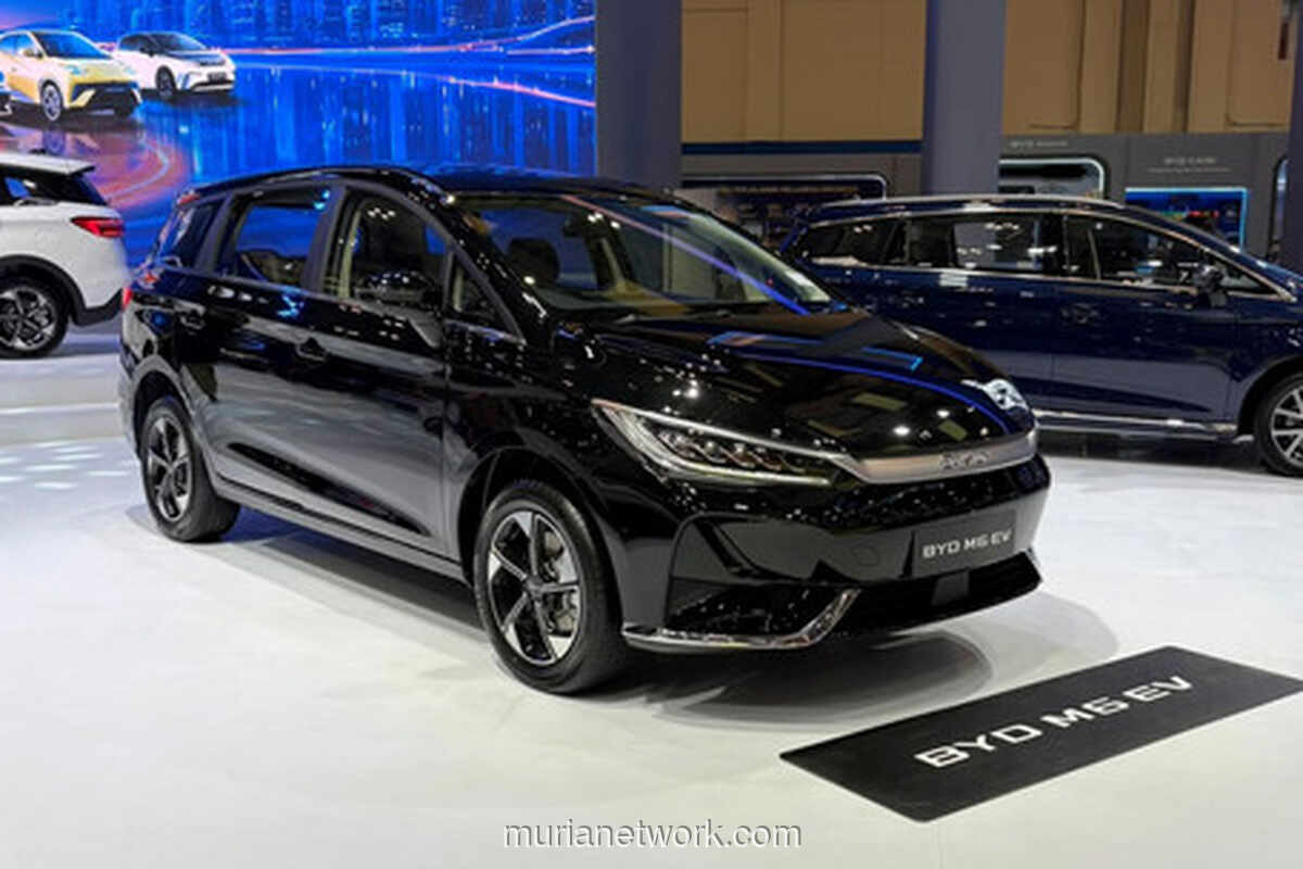 BYD M6 Standard Meluncur di GIIAS 2026, Kini Rakitan Lokal dengan Harga Rp395 Juta