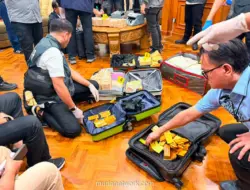 Polri Geledah Rumah di Sentul, Temukan 74 Kg Emas Batangan dan Uang Rp 476 Miliar