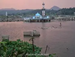 Masjid Al Mujahidin Tetap Berdiri di Tengah Genangan Bendungan Karian