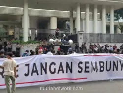 Demo di Kejagung Ricuh, Massa Tuntut Penangkapan Febrie Adriansyah