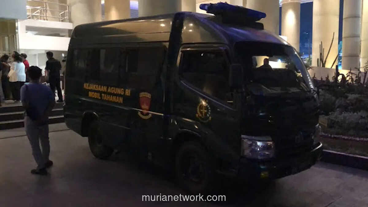 Kejagung Siagakan Mobil Tahanan saat Periksa Eks Jampidsus Febrie Adriansyah
