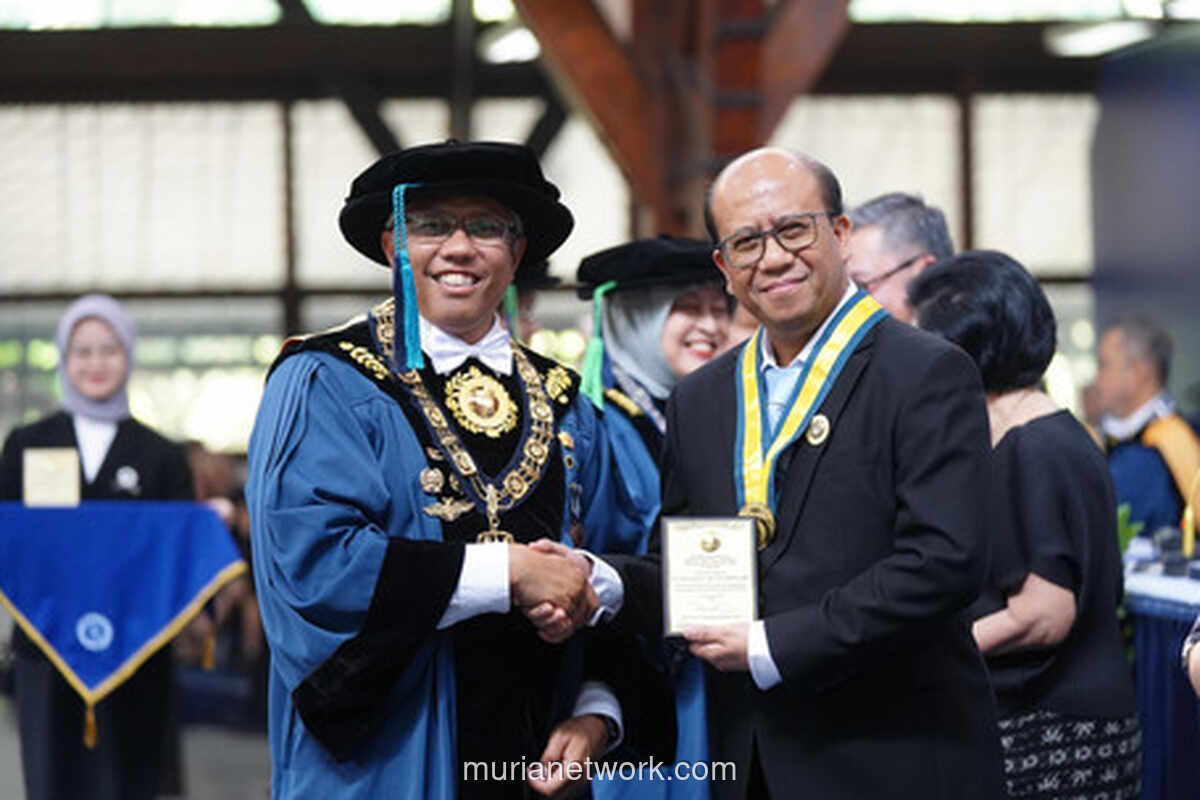Direktur PLN Raih Penghargaan Tertinggi ITB atas Kontribusi di Sektor Ketenagalistrikan