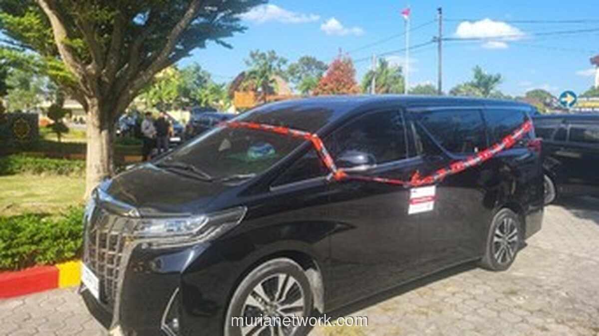 KPK Sita Mobil Alphard Diduga Suap untuk Bupati Lombok Barat