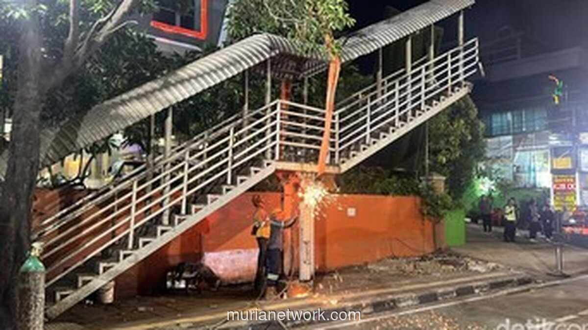 Pembongkaran JPO Tendean Berlanjut, Lalu Lintas ke Blok M Masih Tersendat
