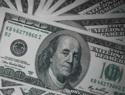 Dolar AS Bertahan di Level Tertinggi Seiring Konflik Timur Tengah Memanas