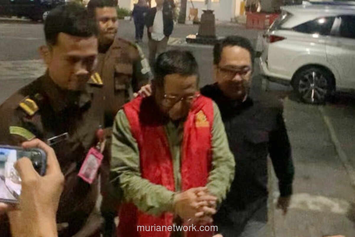 Eks Dirut Kebun Binatang Surabaya Tersangka Korupsi Anggaran Pakan, Kerugian Negara Rp10,2 Miliar