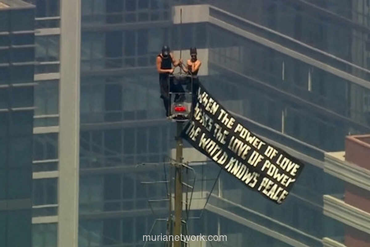 Pasangan Pendaki Rusia Ditangkap Usai Panjat Empire State Building dan Lamar Kekasih di Puncak