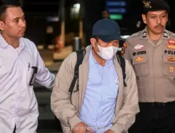Bupati Lombok Barat Tiba di KPK Usai Terjaring OTT