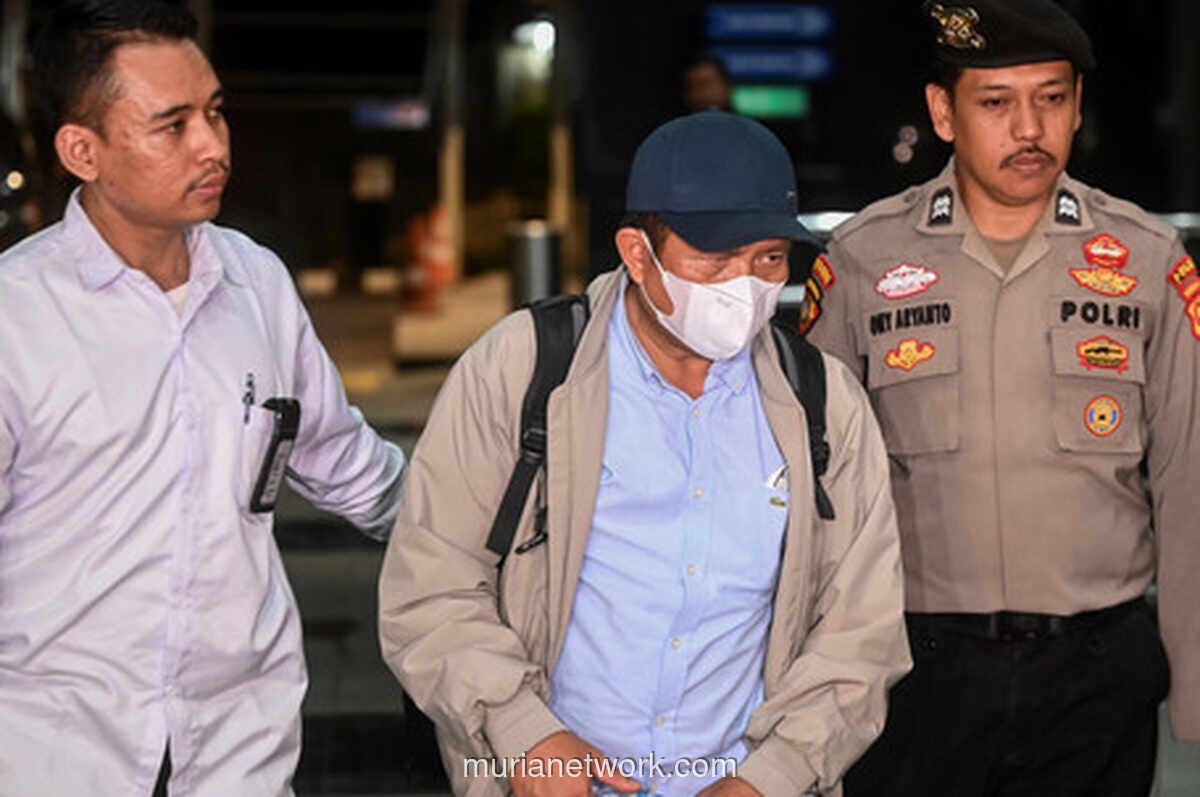 Bupati Lombok Barat Tiba di KPK Usai Terjaring OTT