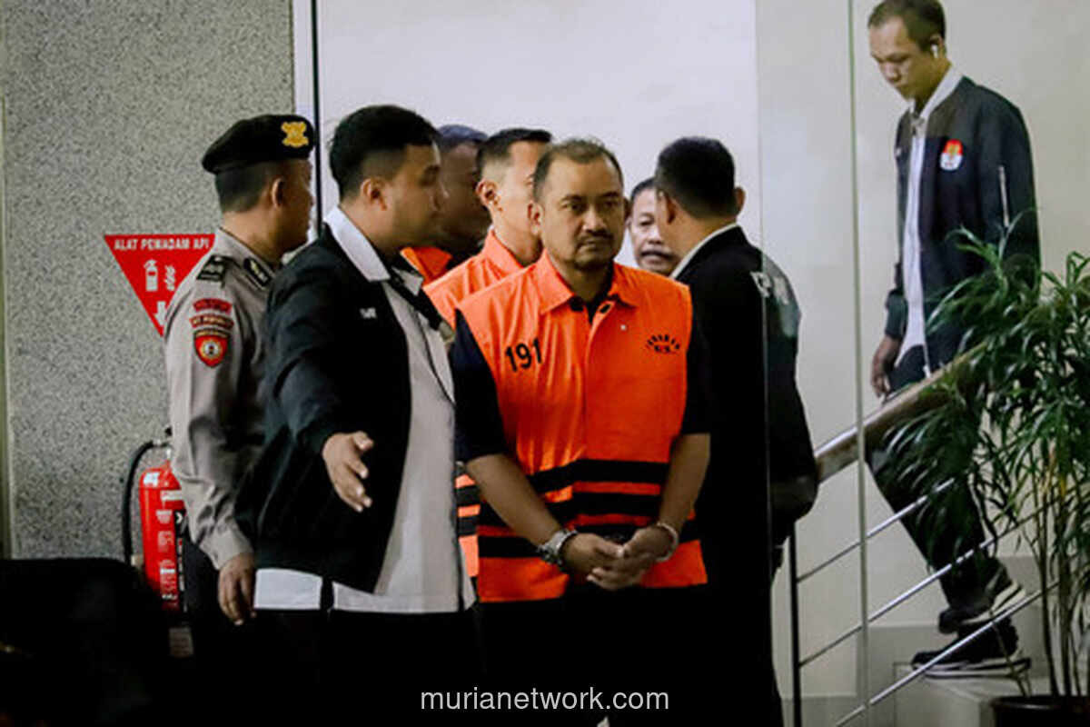 Bupati Pemalang Anom Widiyantoro Ditahan KPK Usai OTT