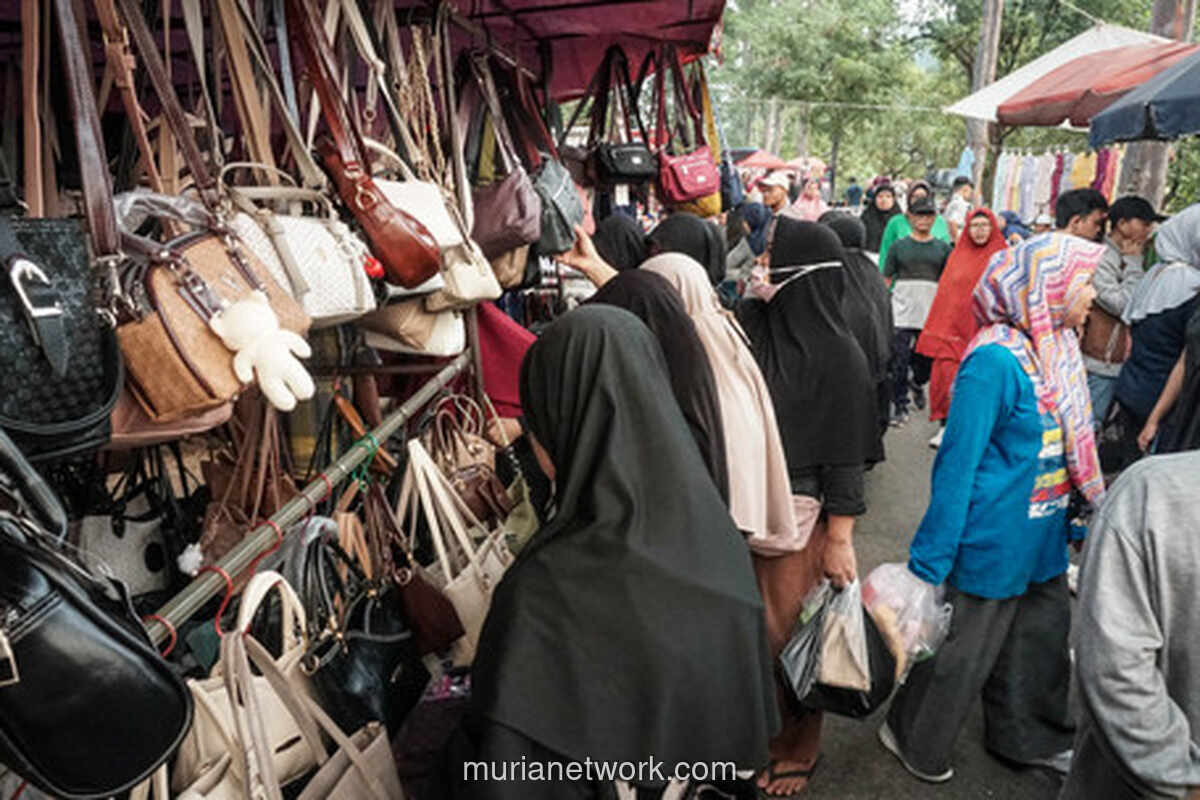 CFD BKT Dipadati Warga yang Berolahraga dan Berbelanja